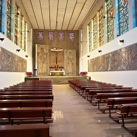 Hospederia Monasterio De 3* Poio