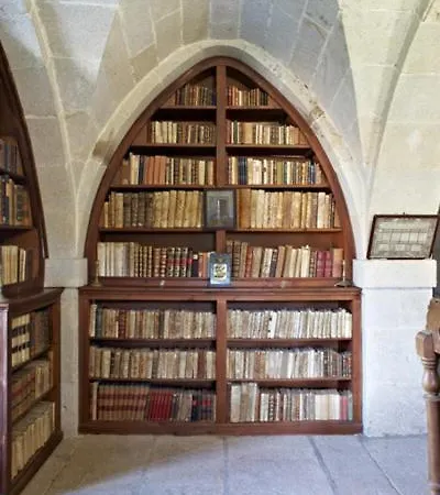 Hospederia Monasterio De 3* Poio