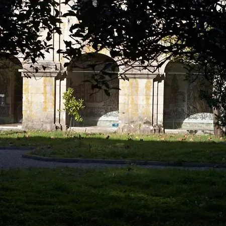 Hospederia Monasterio De 3* Poio