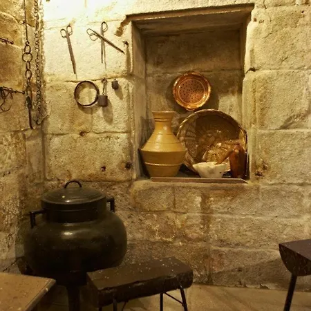 Hospederia Monasterio De 3* Poio
