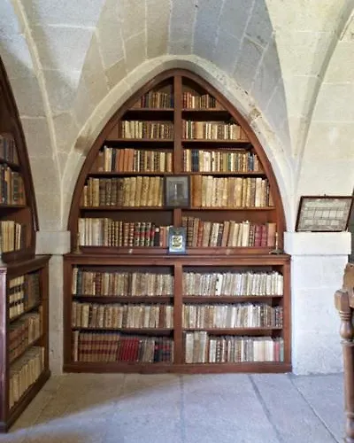Hospederia Monasterio De 3* Poio
