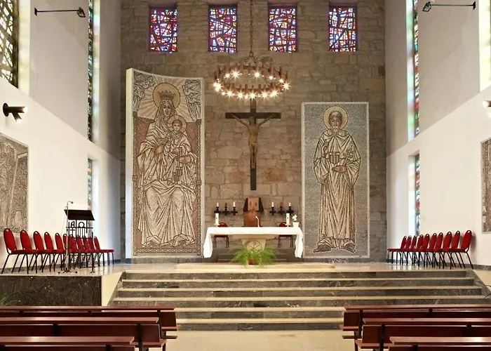 Hospederia Monasterio De 3* Poio